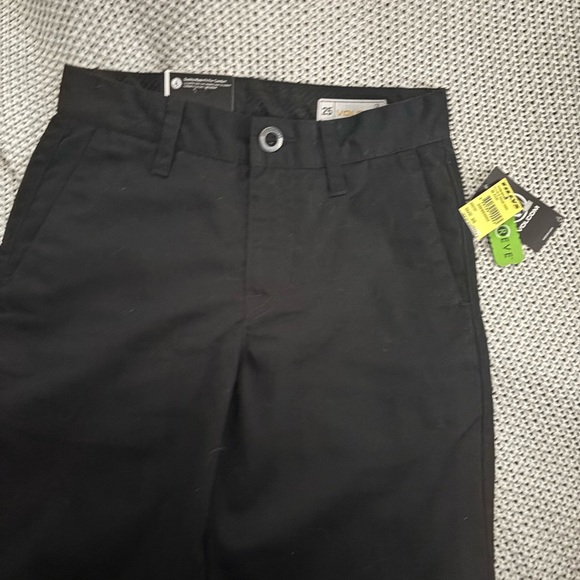 Volcom Boys Black shorts - Picture 1 of 5
